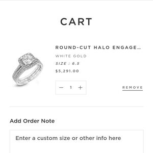 Beautiful 18k gold and diamond ring from Simon G in very good condition.